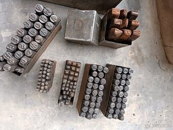 Razidla písmen a číslic made in Czechoslovakia