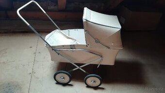 Prodám starý kočárek na panenky