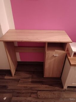 Prodám psanci stůl spěchá