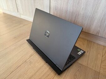 Herný notebook RTX ako nový batéria 106 cyklov