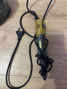 Sada mini brusky s příslušenstvím.