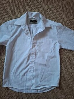 Bila kosile,spolecenske kalhoty