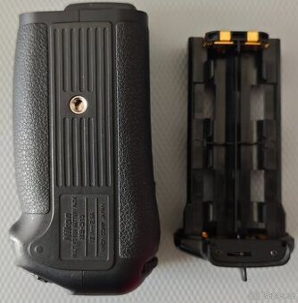 Nikon MB-D10 Battery Hand Grip