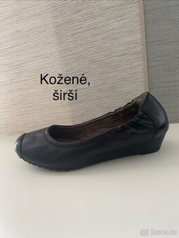 Černé kožene boty na klínku