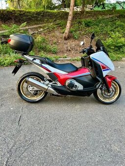 Honda integra 750R top stav