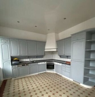 Kompletně vybavená šedá kuchyně dub masiv,6200