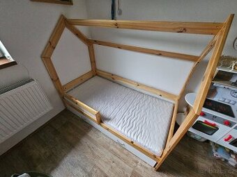 Dětská domečková postel - rošt matrace šuplík