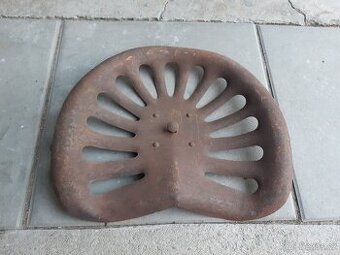 Plechový zemědělský sedák