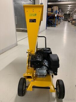 RPS 7058 drtič dřeva s benzinovým motorem 212 ccm