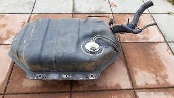 Nissan Terrano 2 – Nádrž