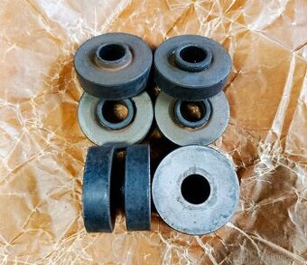 Gaz 69 - silentbloky přídavné převodovky - NOVÉ