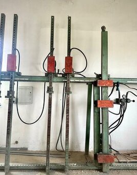 Rámový lis značky HESS