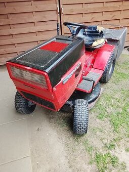 Zahradní traktor MTD