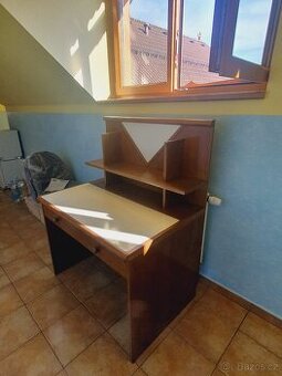 Stary Nabytek z hotelu vhodný do garáže