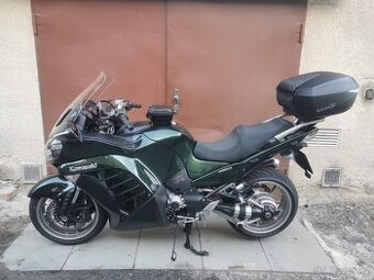 Kawasaki GTR 1400 krasna facelift - 1
