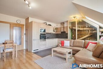 Mezonetový byt 4+kk (93.39 m²) se sdílenou zahradou (255 m²)
