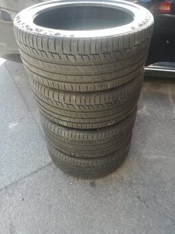225/40R18 - 1