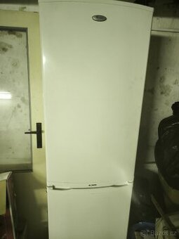 Lednice s mrazákem 1200 Kč