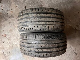 235/40 R18
