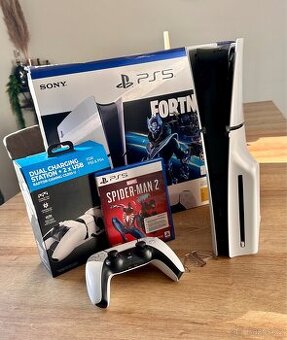 PS5 Slim s mechanikou, záruka, příslušenství, top stav