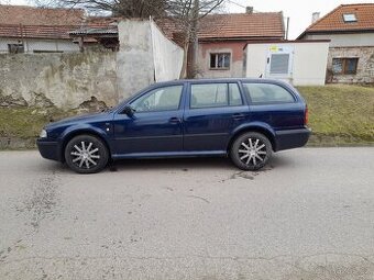 Škoda Octavia combi 1.9tdi ND Dveře,Světlo,nárazník atd