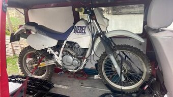 KOUPÍM Suzuki dr250 dr350