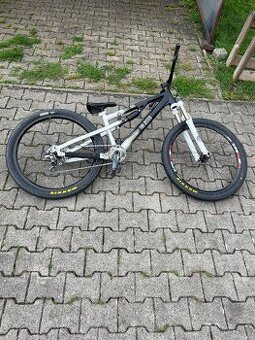 Slopestyle dirt kolo rose the jester fox 32