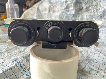 Ovládání topení a ventilátoru seat