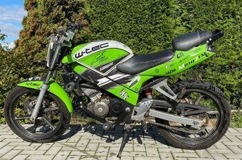 Honda CBR125R - wheelie bike