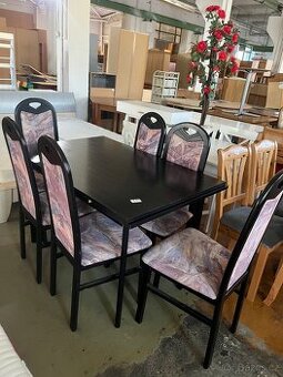 Jídelní stůl se židlemi