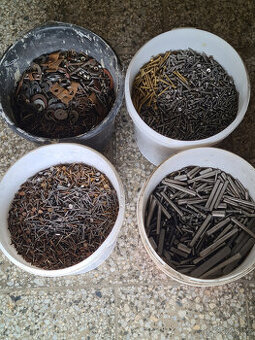 Ruzny vruty, hrebiky, podlozky atd, asi 60kg