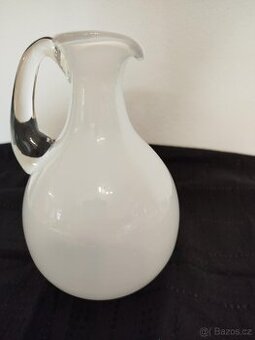 vázička, bílá