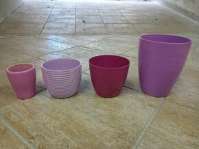 Fialové obaly na květináče
