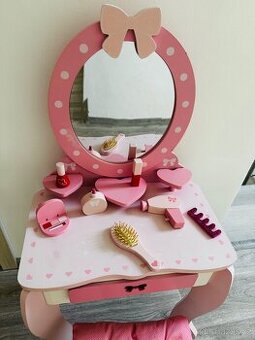 Dětský kosmetický stolek z Lidlu