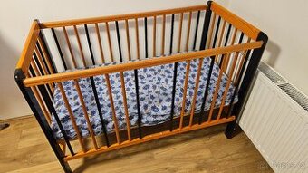 Dětská postýlka dřevěná + matrace