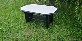 KONFERENČNÍ STOLEK