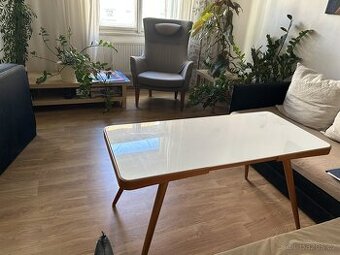 Konferencni stolek retro