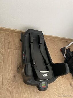 Prodám auosedačku Nuna včetně isofixu wingbase