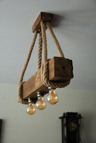 Ručně vyráběné dřevěné stropní svítidlo