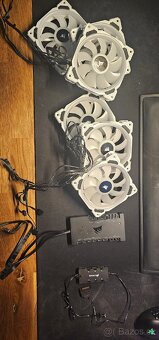 Corsair LL120 White + commander pro + RGB rozbocovac