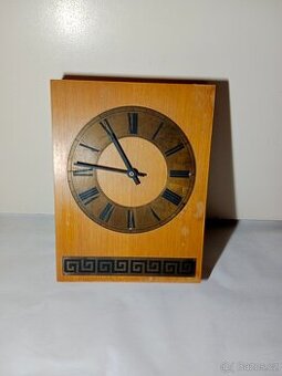 Retro nástěnné hodiny dřevěné