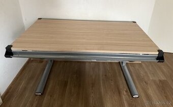 Polohovací dětský stůl