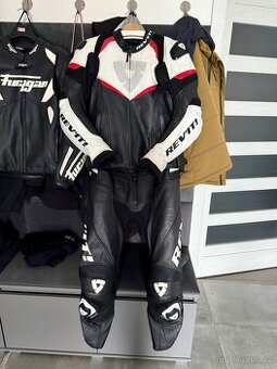 Kožené bundy a kalhoty na moto