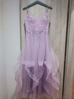 Luxusní krajkové plesové šaty