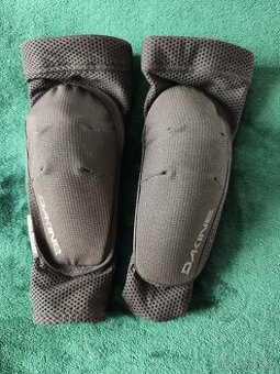 Prodám chrániče loktů Dakine Slayer Elbow Sleeve - Black