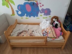 Dětská postel 140x70 s komplet vybavením a 2 komody zdarma