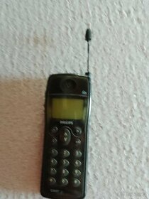 Starý mobil Philips