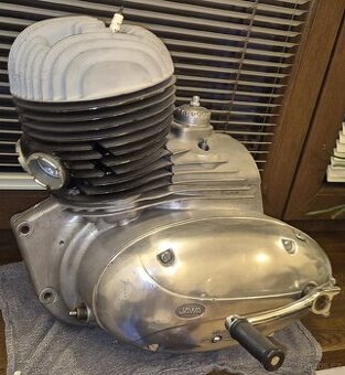 Motor Jawa 250-559