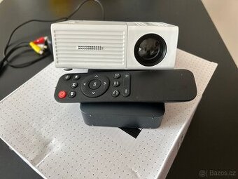 mini projektor s displejem o velikosti 80 palcú - 1