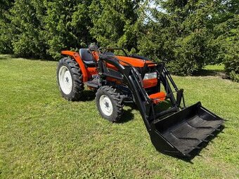 Malotraktor Kubota GL320 Grandel s celním nakladačem